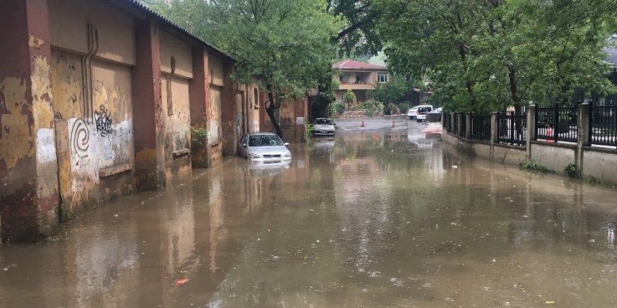 Beykoz’a bir günde dört ekim ayının yağmuru düştü