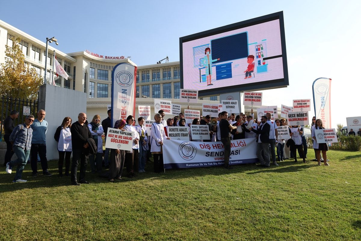 DİŞHEK-SEN: “Kukla değiliz, diş hekimiyiz”
