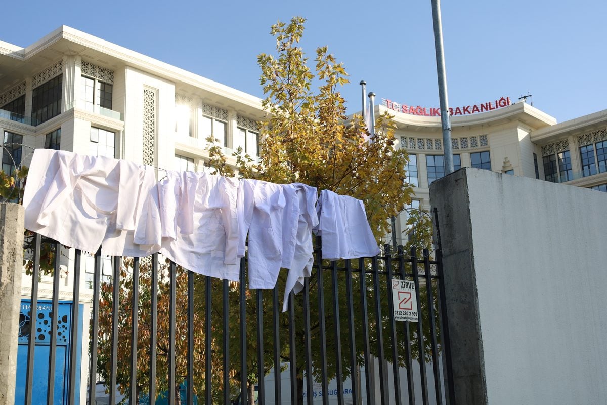 DİŞHEK-SEN: “Kukla değiliz, diş hekimiyiz”