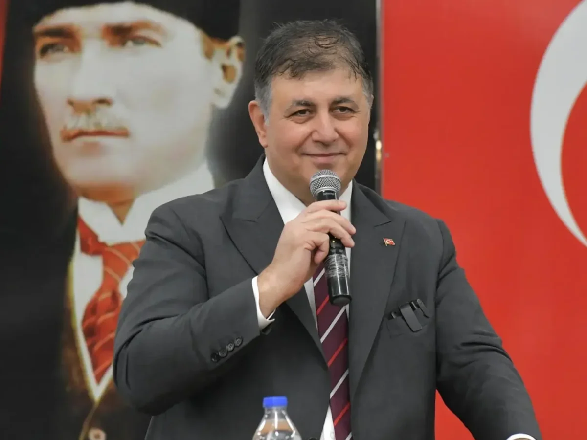 Mayor's transfer hands Turkey's ruling AKP first-ever control of İzmir2