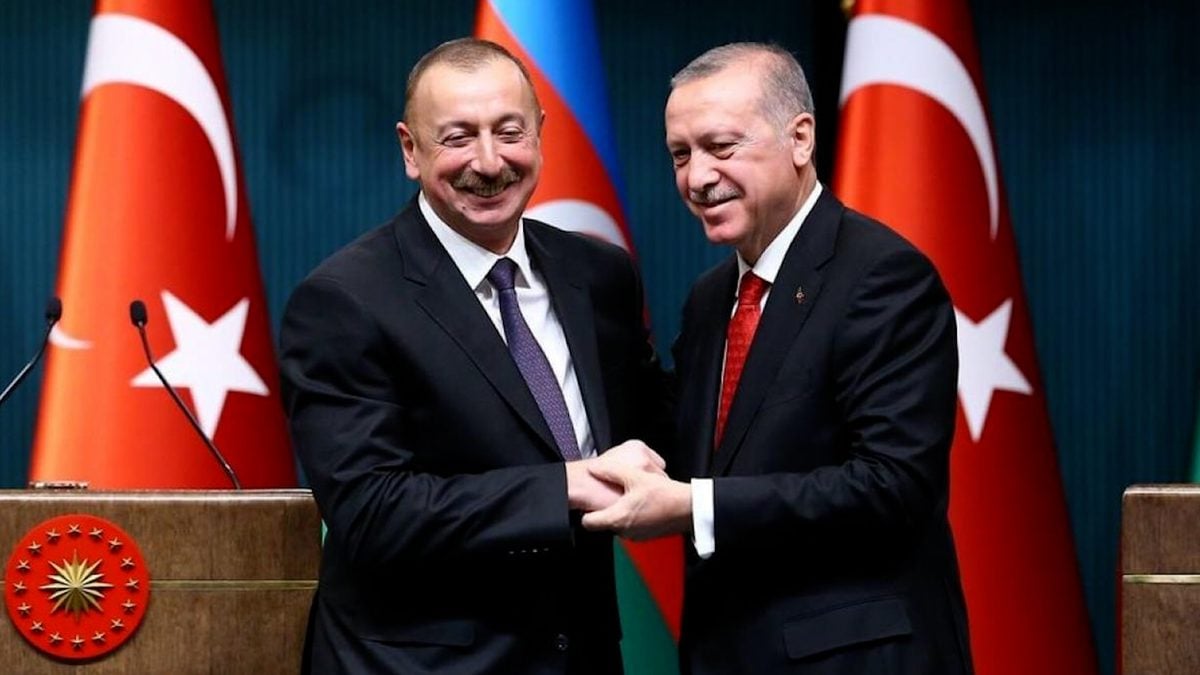Azerbaycan, Türkiye ile başörtüsü krizini niçin tırmandırıyor? | Ruşen Çakır yorumladı