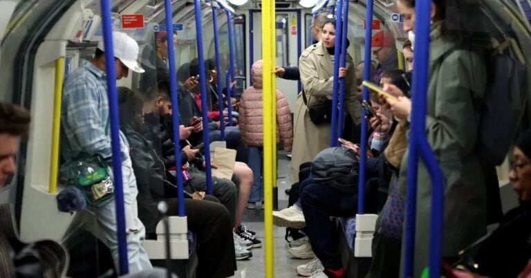 kulaklık yasağı metro