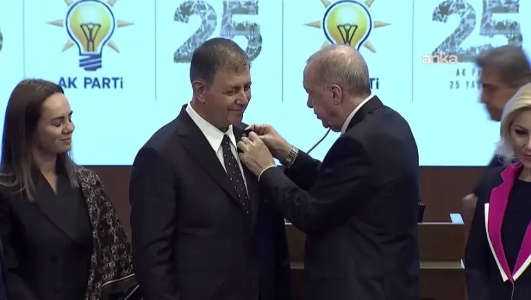 Cemil Tugay AKP'ye geçti