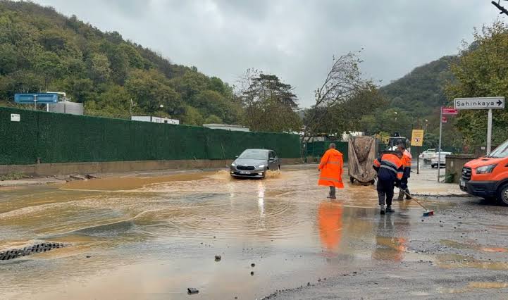 Beykoz’a bir günde dört ekim ayının yağmuru düştü