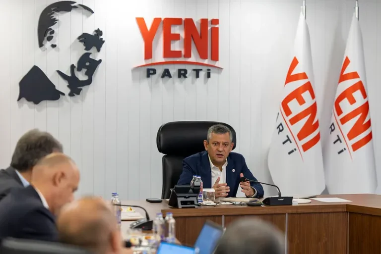 YENİ Parti fon krizini