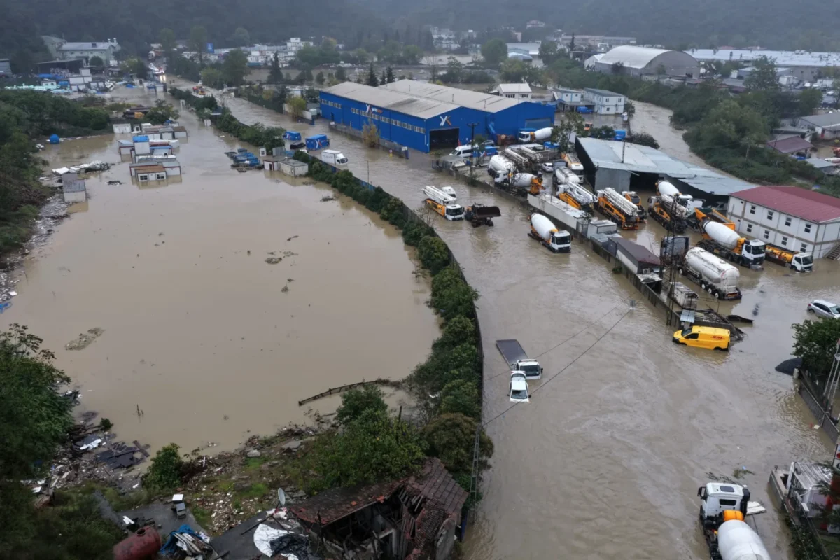 Beykoz’a bir günde dört ekim ayının yağmuru düştü