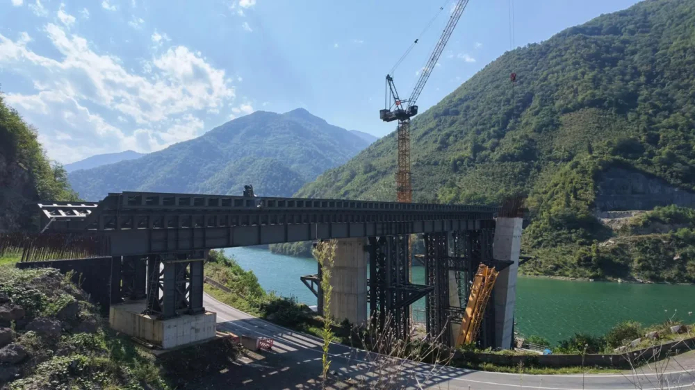 Bir nesil köprü bekledi